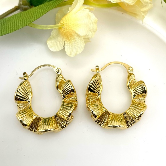 Gold Wave Hoop - Picture 4 of 6